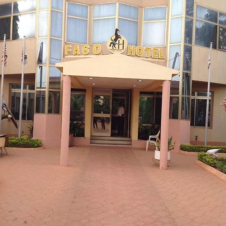 Faso Hotel Уагадугу Экстерьер фото