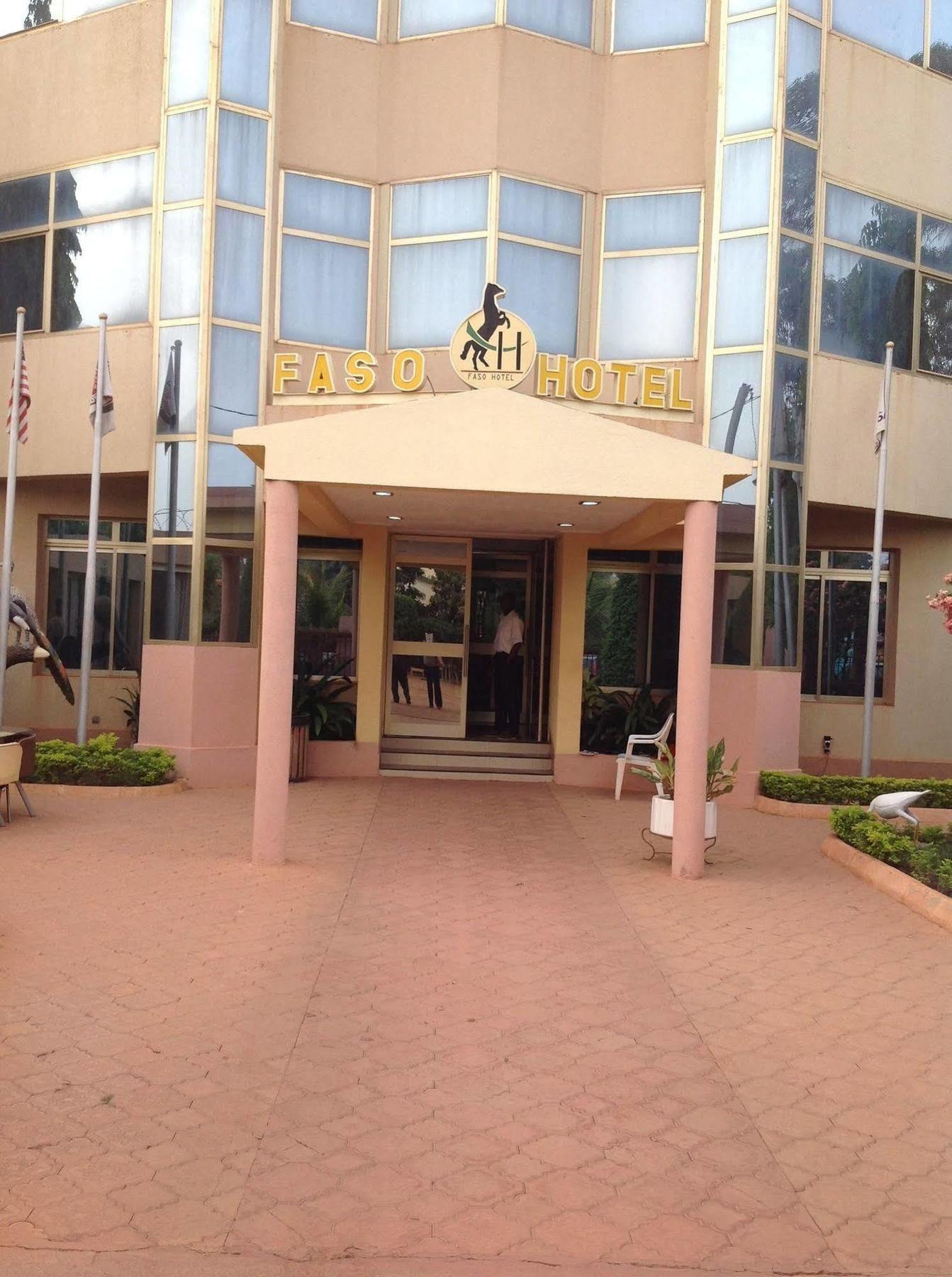 Faso Hotel Уагадугу Экстерьер фото